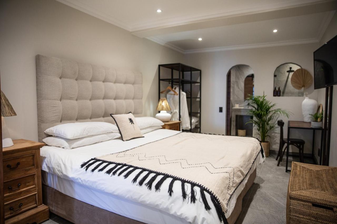 Sea Castle Camps Bay Hotel 4*